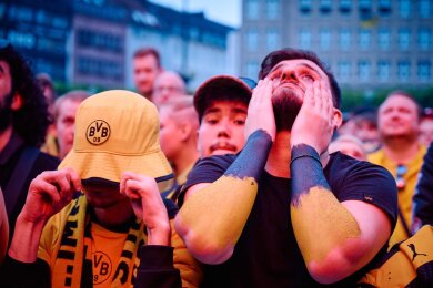 Auf dem randvollen Hansaplatz in der Dortmunder Innenstadt verfolgten rund 7500 Menschen das Finale.