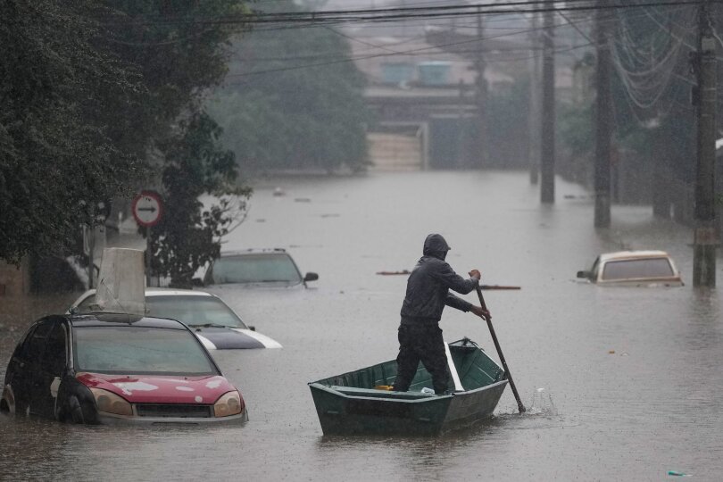 Im Süden Brasiliens ist kein Ende der ungewöhnlich heftigen Hochwasser in Sicht. Der brasilianische Wetterdienst sagt weitere Regenfälle im Bundesstaat Rio Grande do Sul voraus.