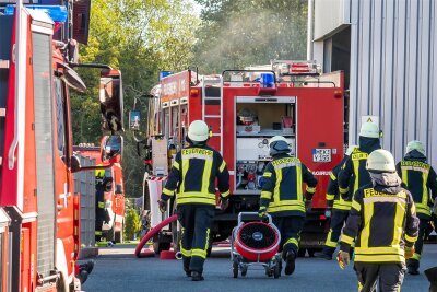 Die freiwilligen Feuerwehren Olbernhau und Oberneuschönberg wurden zu einer in Brand geratenen Maschine gerufen.