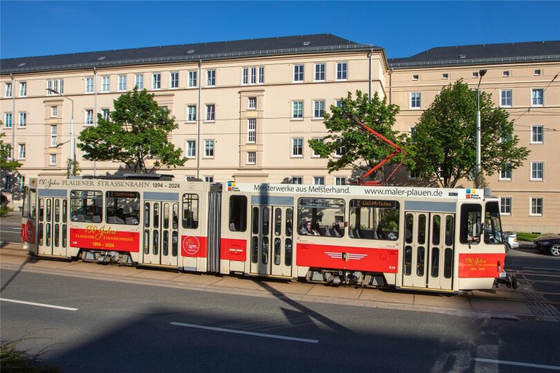 Die Plauener Straßenbahn fährt bis spät abends einen engeren Takt. Wegen des Spitzenfestes war das so geplant.