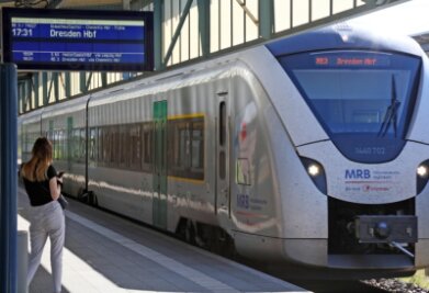 9-Euro-Ticket: Das ist die Bilanz der Bahnfahrer - Ausflüge mit dem Zug nach Dresden scheinen sehr beliebt gewesen zu sein, wie eine Befragung von Reisenden am Hauptbahnhof ergeben hat. 