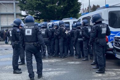 Bei einer Übung für die EM in Deutschland ist am Donnerstag ein Großaufgebot der Polizei im Auerbacher Neubaugebiet vor Ort.