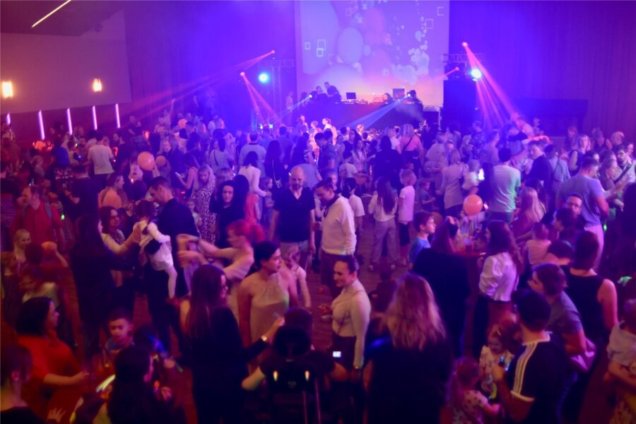 900 Gäste feierten erste Chemnitzer „Disco Family“ - Volles Haus am Sonntag im „Luxor“: 900 Gäste kamen zur ersten „Disco Family“.