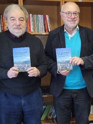 Buchautor Wolfgang Bauer (links) und Verleger Frieder Seidel.