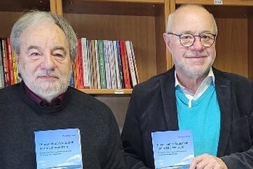 900 Jahre Plauen: Weiteres Buch zum Stadtjubiläum erscheint - Buchautor Wolfgang Bauer (links) und Verleger Frieder Seidel.