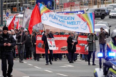 Zum 35. Mal hat in Chemnitz ein Ostermarsch stattgefunden. Dazu aufgerufen hatte die Chemnitzer Friedensinitiative.