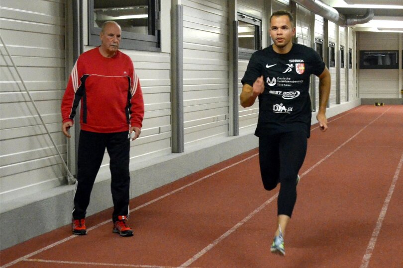Geht nicht gibt’s nicht: Yannick Schmalfuß (rechts) und sein Trainer Werner Fuchs vom Treuener LV haben als Einheit schon starke Erfolge verbucht – und das in ziemlich kurzer Zeit.