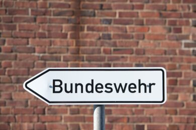 Ein Sprecher der Bundeswehr sagte der Deutschen Presse-Agentur am Abend, er könne bestätigen, dass ein unbemanntes Flugobjekt zu Boden gegangen sei.