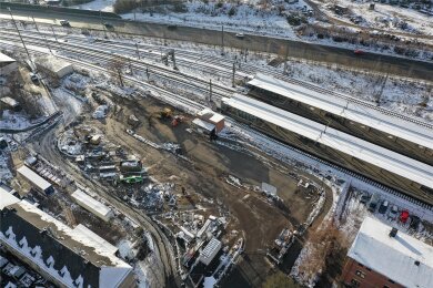 Vom früheren Werdauer Bahnhof stehen nur noch Rudimente. Der Abriss des Gebäudekomplexes beschäftigt immer noch viele Einwohner, auch die Teilnehmer der Bürgerversammlung im „Pleißental“.