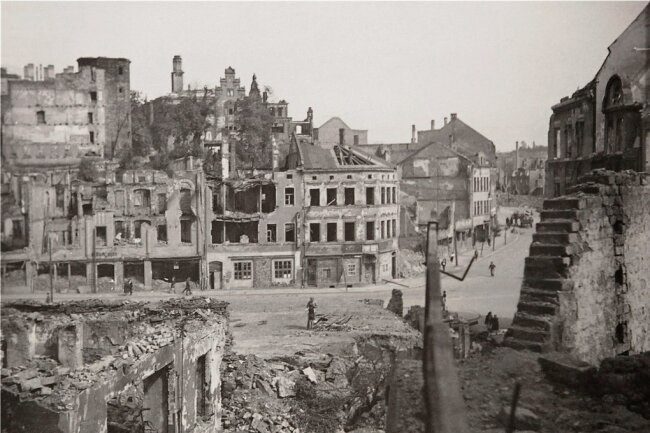 Blick aufs zerstörte Schloss 1945. 