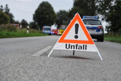 In Lugau hat sich ein Unfall ereignet, bei dem ein Motorradfahrer verletzt wurde.