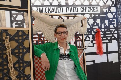Die Künstlerin Jana Gunstheimer war am Freitag bei der Eröffnung ihrer Ausstellung bei den Freunden aktueller Kunst mit dabei. Ihr Thema: die Hauptstraße, an der sich auch die Galerie befindet. 