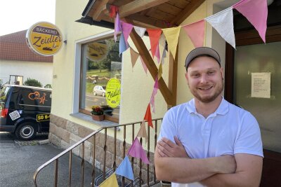 Hält an der Wiedereröffnung der Bäckerei Zeidler in Unterheinsdorf zum 4. Oktober fest: der Auerbacher Bäckermeister Steve Brasch.