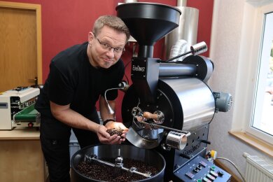 Veit Schenderlein ist schon seit Jahren ein Kaffee-Gourmet. Jetzt kann er seine Leidenschaft für das schwarze Getränk sogar im Atelier ausleben.