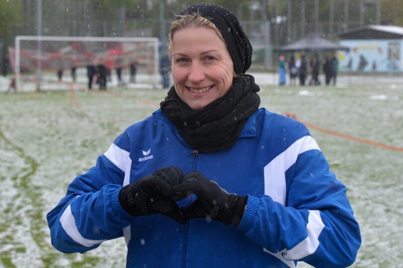 Ein symbolisches Herz sendete Organisationsleiterin Nadine Beck vom SV 1870 Großolbersdorf an alle Starter, die dem Schneeregen und den Temperaturen knapp über Null Grad Celsius trotzten.