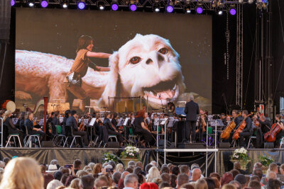 Weltpremiere beim Internationalen Märchenfilmfestival Fabulix: Über die Leinwand flimmert "Die unendliche Geschichte", dazu spielt die Erzgebirgische Philharmonie und das alles unter freiem Himmel. 