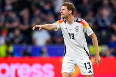 "Wir haben drei Punkte geholt, dürfen uns freuen. Aber dann geht es natürlich im nächsten Spiel weiter. Rückschläge kommen schneller als man denkt", sagt Thomas Müller.
