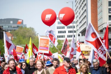 2023: Am Tag der Arbeit findet eine Demonstration des Deutschen Gewerkschaftsbundes (DGB) unter dem Motto "Ungebrochen solidarisch" statt.