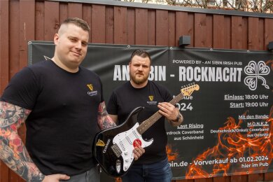 Veranstalter Tobias Ahrens (l.) und Steve Seidel, Leadsänger der Band Last Rising, freuen sich auf das Projekt Rockfestival in Aue.