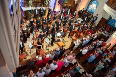 Im vergangenen Jahr gab es zur Eröffnung des Musiksommers für Pascal Kaufmann und die Junge Philharmonie Augustusburg donnernden Applaus in der ausverkauften Stadtkirche St. Petri.