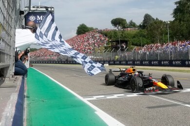 Red-Bull-Pilot Max Verstappen gewinnt auch den Großen Preis von Imola.