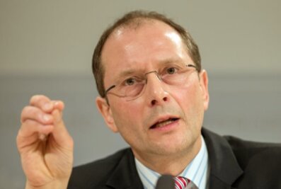"Glauben Sie mir: Aus der Schusslinie nehmen sähe anders aus": Innenminister Markus Ulbig.