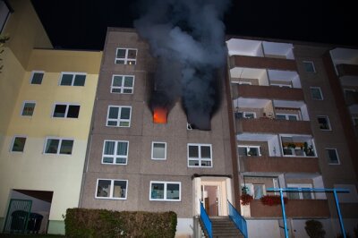 Für den Mann in der lodernden Wohnung im zweiten Stock des Hauses im Schwarzenberger Stadtteil Sonnenleithe kam jede Hilfe zu spät. Die Feuerwehr fand nur eine verbrannte Leiche.  