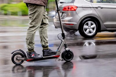 Elektro-Stehroller gelten als ähnlich unfallträchtig wie Mopeds.