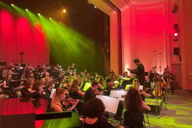 Die Auer Sinfoniker feierten bei einem Konzert im Kulturhaus Aue ihren 15. Geburtstag.