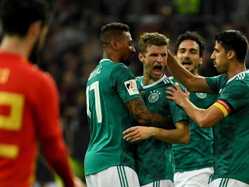 WM-Härtetest: Spanier reizen Löws Weltmeister - Thomas Müller (M) erzielte den Treffer zum 1:1 gegen Spanien.