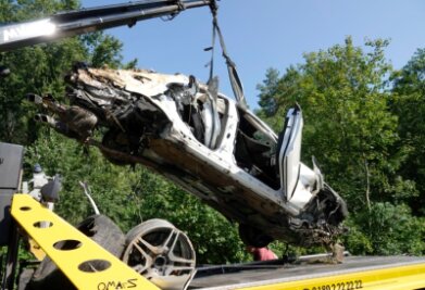 A 4 bei Siebenlehn: Drei tödliche Unfälle binnen Jahresfrist - Am 16. August vorigen Jahres gegen 5 Uhr ereignete sich auf der A4 zwischen Siebenlehn und Berbersdorf ein tödlicher Unfall mit einem Mercedes. Dem Fahrer steht ein Prozess wegen fahrlässiger Tötung bevor. 