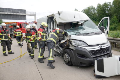 A 4 Chemnitz-Glösa: 3 Verletzte nach Unfall mit Transporter - 