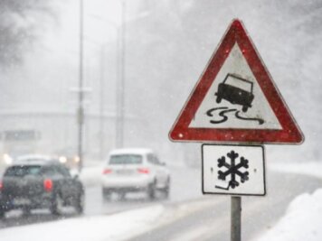 A 72: Behinderungen durch Schnee und Eis zwischen Hartenstein und Stollberg - Im Laufe des Mittwoch ist es auf der A 72 zwischen Zwickau-West und Stollberg-West mehrmals zu Einschränkungen des Verkehrs aufgrund von Schnee und Glätte (Symbolfoto) gekommen.