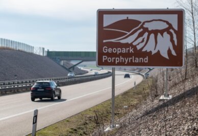 A 72: Schilder werben für Geopark - Dieses Werbeschild für den Geopark Porphyrland befindet sich seit kurzem an der Autobahn 72 zwischen Geithain und Rochlitz.