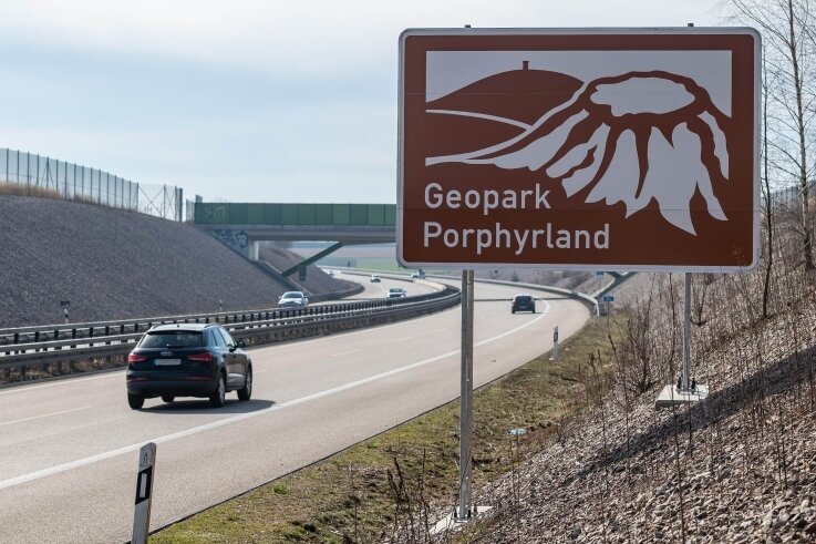 A 72: Schilder werben für Geopark - Dieses Werbeschild für den Geopark Porphyrland befindet sich seit kurzem an der Autobahn 72 zwischen Geithain und Rochlitz.