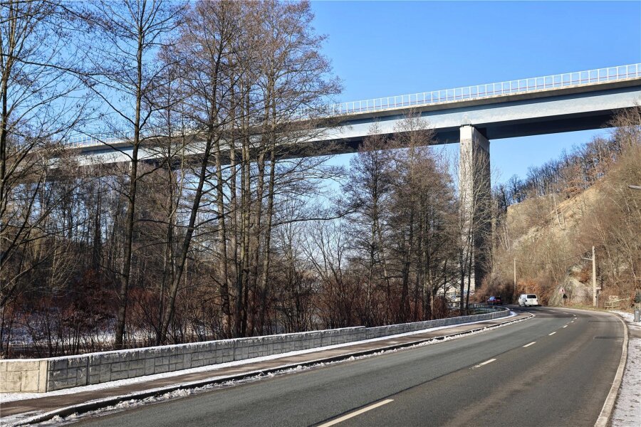 A 72 wird erneut zum Nadelöhr: Brückensanierung bei Zwickau geht weiter - In diesem Jahr wird auf der Talbrücke über die Zwickauer Mulde die Fahrbahn in Richtung Chemnitz saniert.