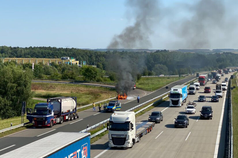 A4-Auffahrt Chemnitz-Mitte: Ford brennt aus - 