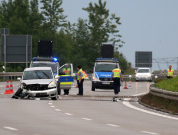 A4: Auto fährt in Leitplanke - Am Donnerstagnachmittag hat sich auf der A4 ein Verkehrsunfall ereignet.