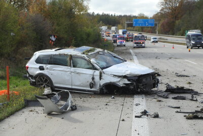 A4: Reifenplatzer verursacht schweren Unfall - 