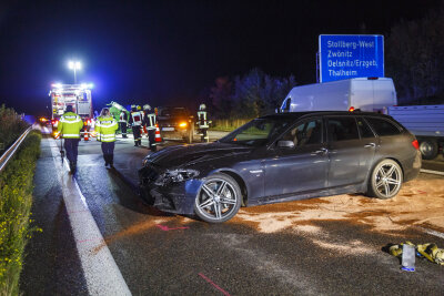 A72 nach Unfall bis Mitternacht blockiert - In der Nacht zu Montag ist auf der A 72 kurz vor der Abfahrt Stollberg-West ein BMW auf einen VW geprallt.