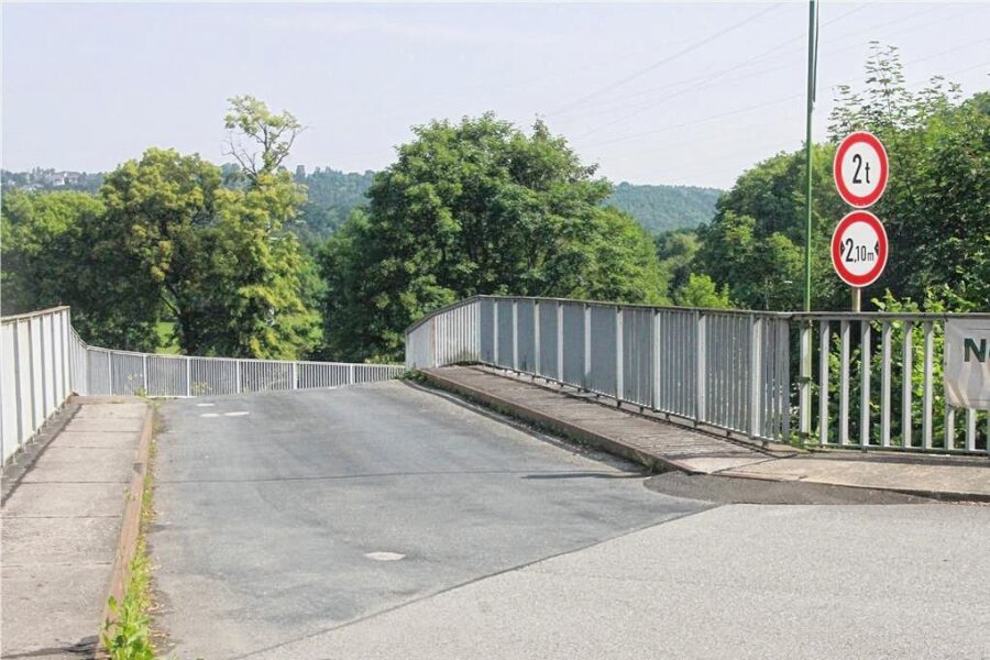 Ab 10. Juli: Zufahrt von der B 92 nach Noßwitz dicht - Das Widerlager dieser Brücke muss gesichert werden. Foto: Jürgen Stefaniak