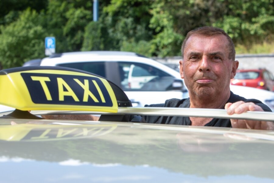 Ab 22. August: Taxifahren wird im Vogtland 20 Prozent teurer - Uwe Kluger ist mit Unterbrechung seit 30 Jahren als Taxifahrer unterwegs. Fahrgäste müssen ab 22. August mehr bezahlen, wenn sie im Vogtland in ein Taxi steigen. 