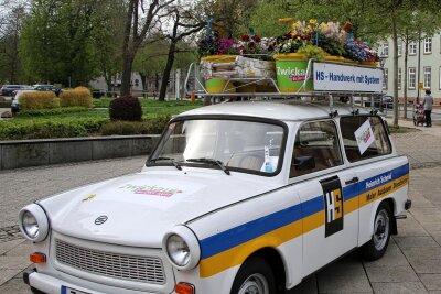 Ab 30. März heißt es: „Zwickau blüht auf“ - Der Trabant gehört klar zu Zwickau. Hier wurde er besonders geschmückt.