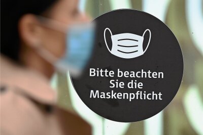 Ab Dienstag erweiterte Maskenpflicht im Vogtlandkreis - Beim Einkaufen kehrt ab Dienstag die Maskenpflicht im Vogtlandkreis zurück.