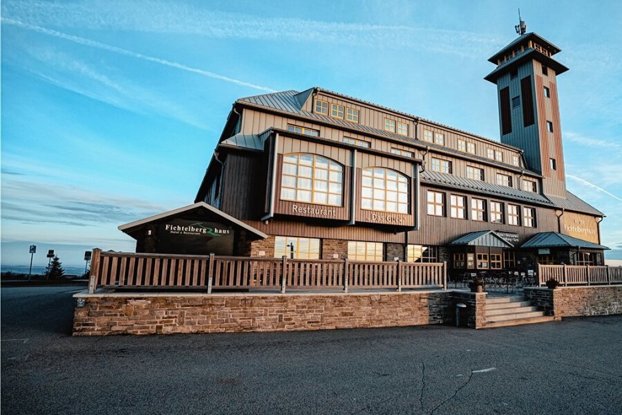 Ab heute wieder geöffnet: Im Fichtelberghaus beginnt jetzt neues Kapitel - Das Fichtelberghaus öffnet am Sonnabendvormittag seine Türen wieder für Besucher. 