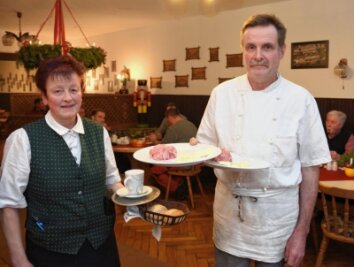 Ab morgen bleibt die Küche kalt - Sabine und Stephan Handke haben fast 38 Jahre das Braustübl an der Schmidtstraße in Oelsnitz geführt. Der 23. Dezember 2022 ist ihr letzter Tag - auch für das Frühstück, das vor allem viele Handwerker lockte. 