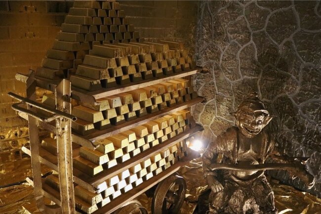 Abenteuer Goldgrube - Ein Gnom bewacht das Goldbergwerk von Złoty Stok. Bevor jemand auf falsche Gedanken kommt: Die Barren sind nicht echt. 