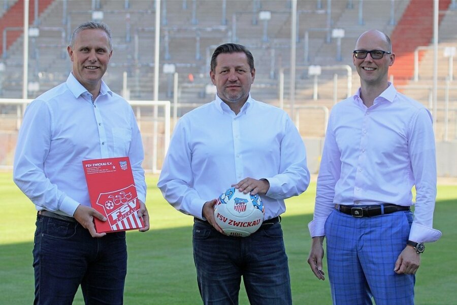 Toralf Wagner, Olaf Albrecht und Tobias Leege (von links) legen ihre Ämter beim FSV Zwickau nieder.