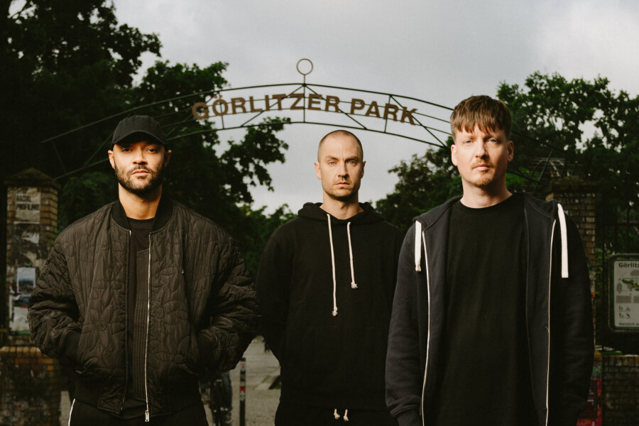 Abgesägte Zeigefinger: K.I.Z. und ihr Gesellschaftsspiegel im "Görlitzer Park" - Die Rapper Tarek Ebéné, Maxim Drüner und Nico Seyfrid (von links) sind K.I.Z.