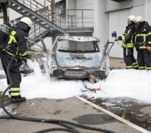 Abgestelltes Auto ausgebrannt - Ein an der Straße Häuersteig in Freiberg abgestellter Mazda ist am Sonntag ausgebrannt.